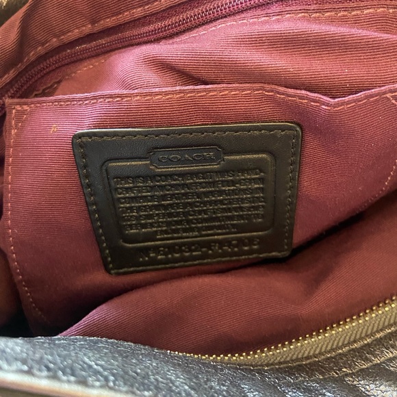 COACH vintage leather metallic/silver Y2K shoulder bag - Picture 7 of 10